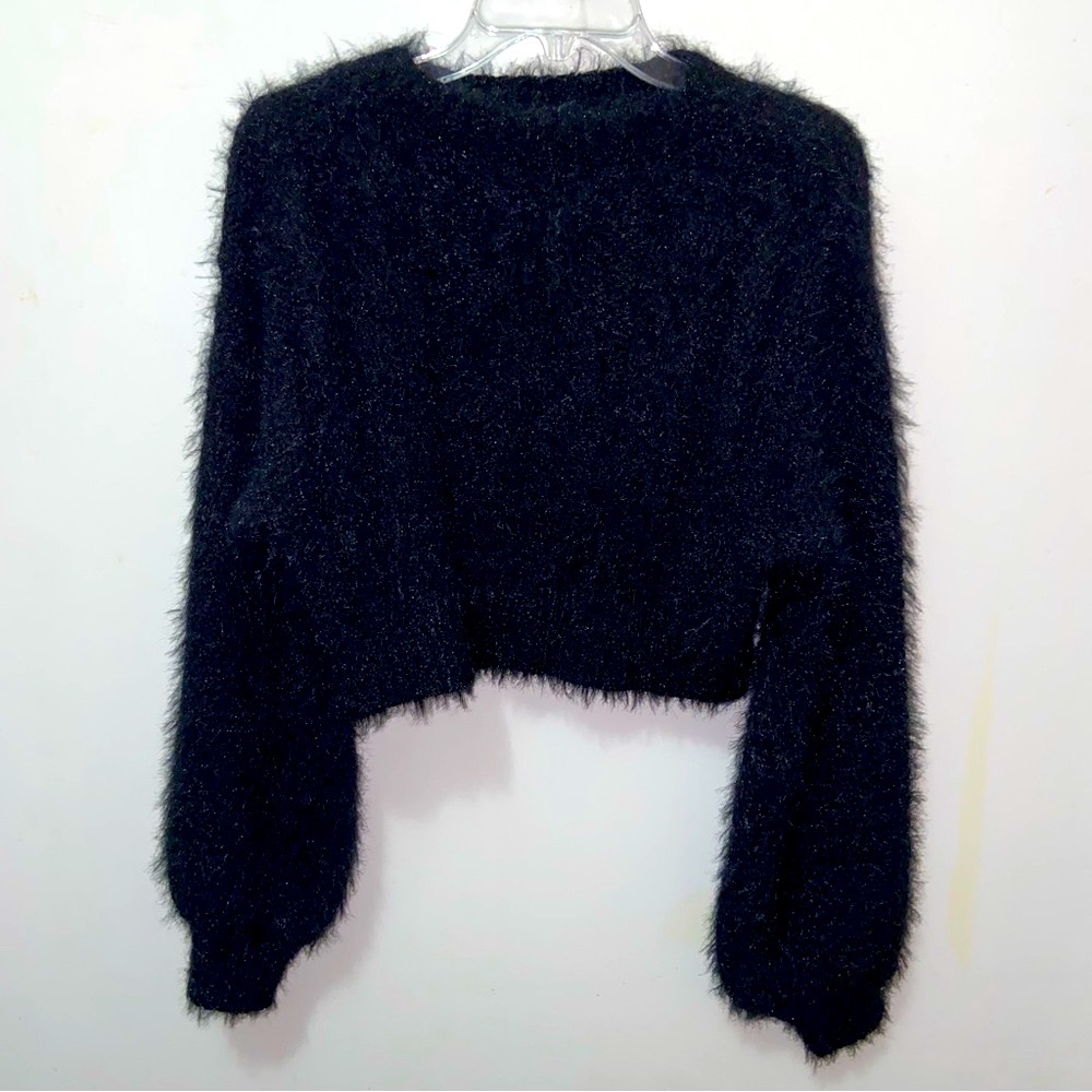URBAN OUTFITTERS - Fuzzy Crop Sweater